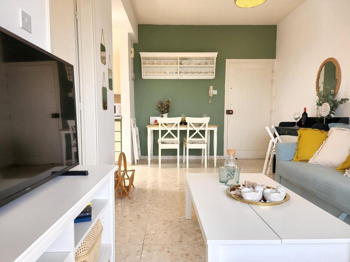 Capri Sea View One Bedroom Larnaca Exteriör bild