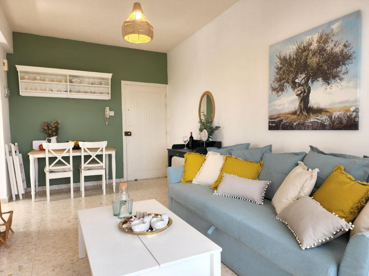 Capri Sea View One Bedroom Larnaca Exteriör bild