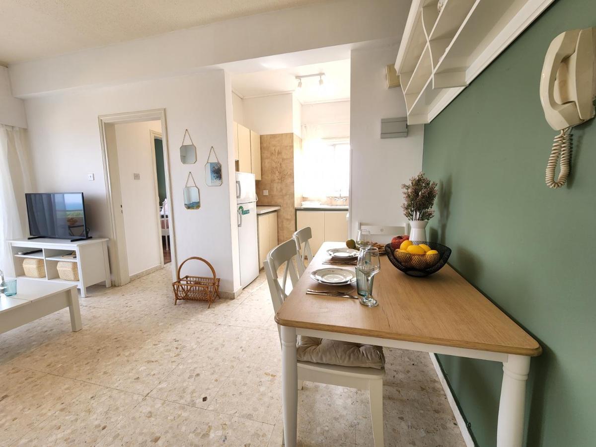 Capri Sea View One Bedroom Larnaca Exteriör bild