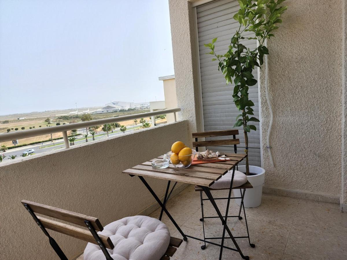 Capri Sea View One Bedroom Larnaca Exteriör bild