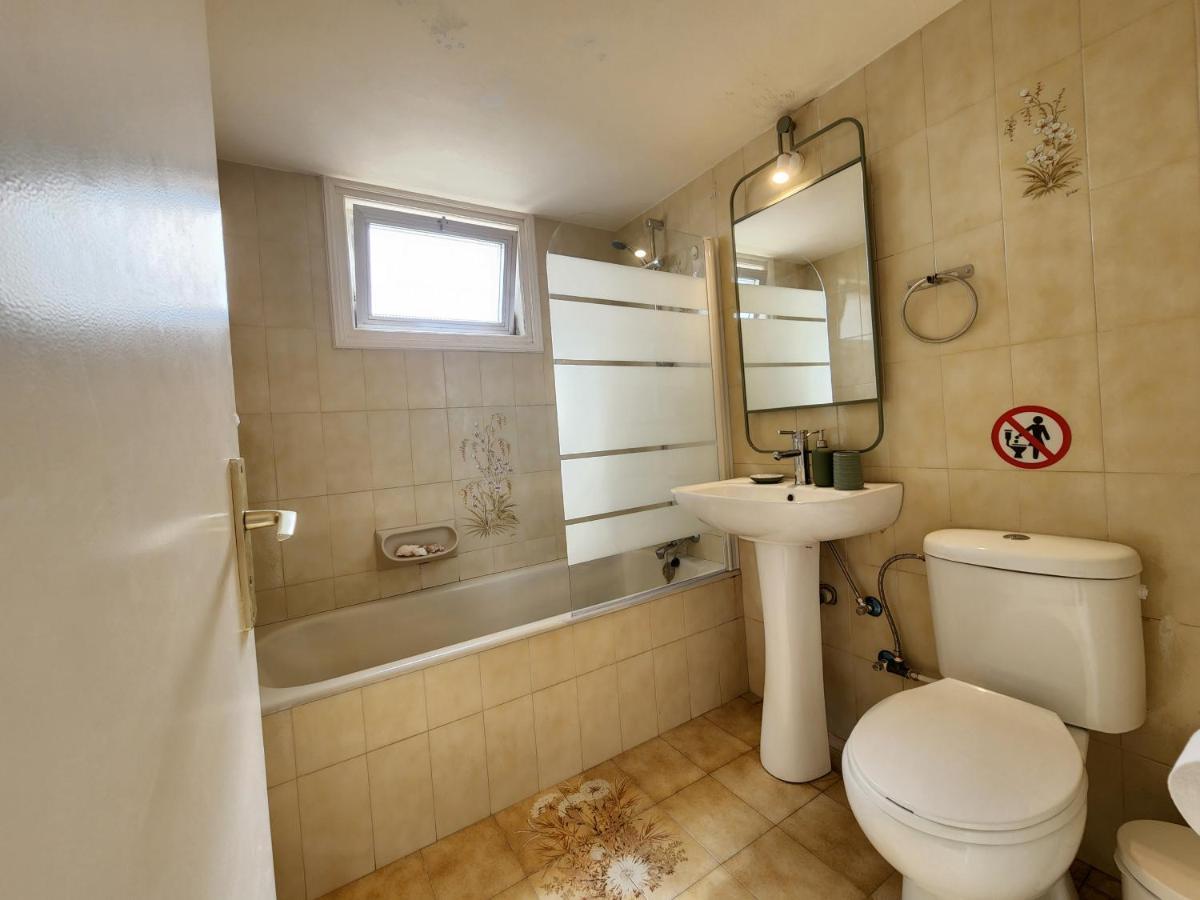 Capri Sea View One Bedroom Larnaca Exteriör bild